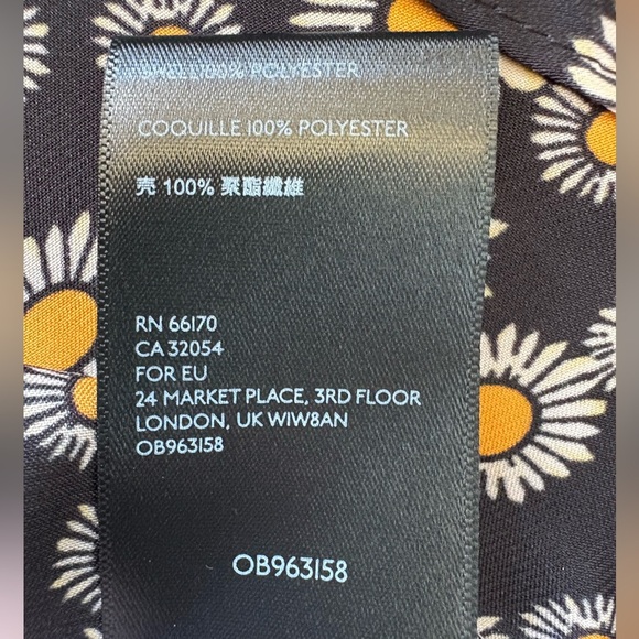 FREE PEOPLE Phoebe Daisy-print Mini Skirt
In Black and yellow sz 10 preloved - Picture 6 of 9